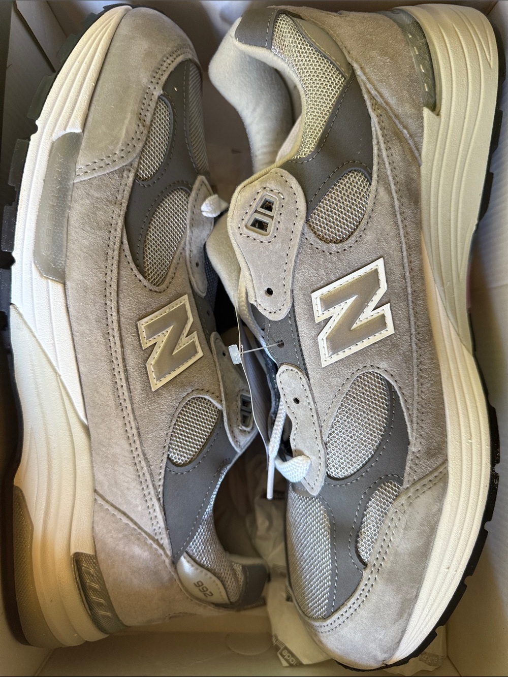BRAND NEW- New Balance Grey Suede Mesh Menās Athletic Sneakers
